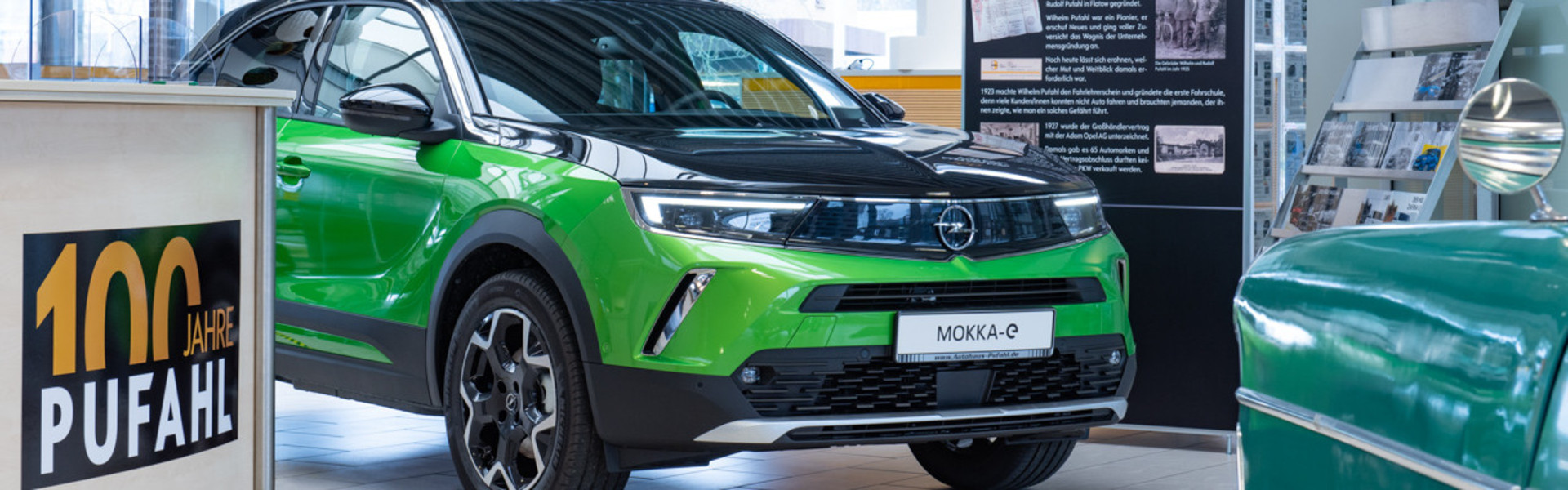 Opel Mokka elektrisch, Farbe: Grün und Schwarz